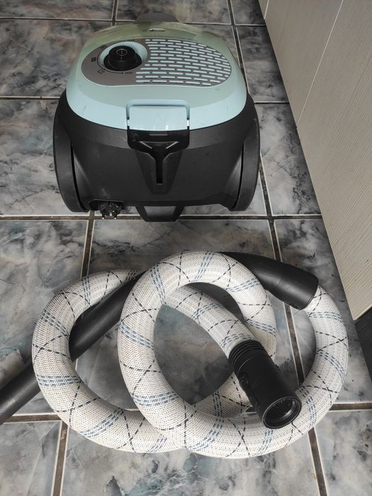 Aspirator Bosch cu sac în perfectă stare de funcționare. made in Germany ste aproape nou.
