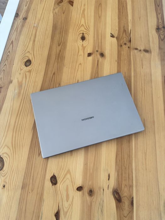 Medion 17,3• procesor i5 generatia 10• 12gb ram DDR4• SSD