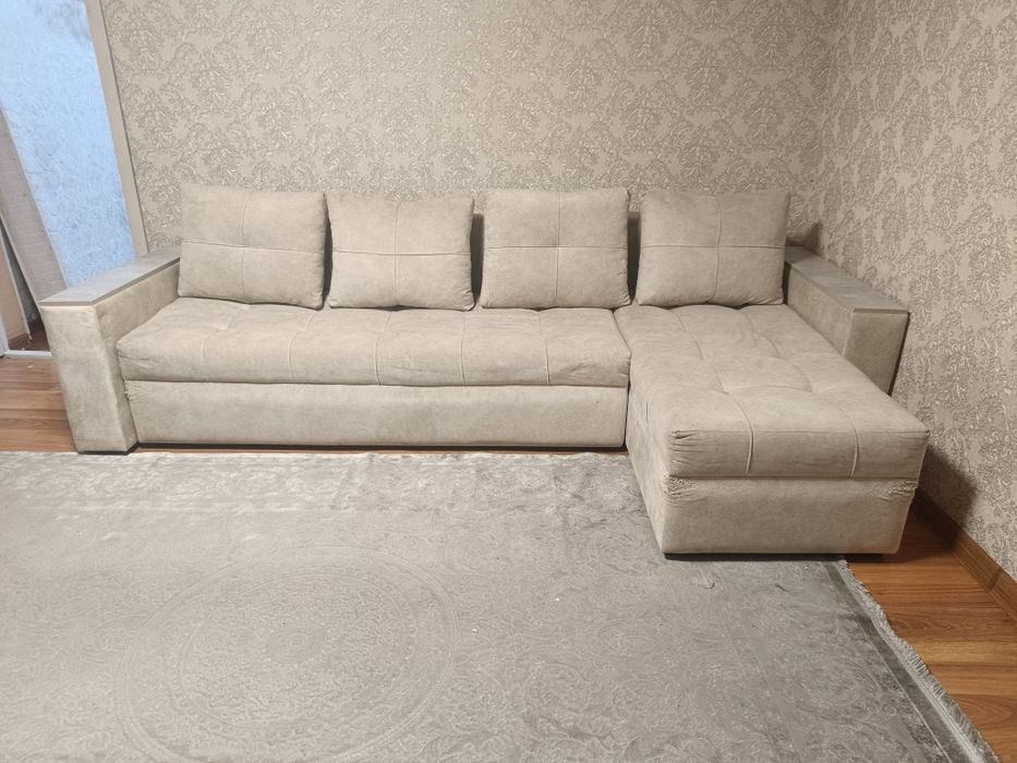 Диван угловой.     .