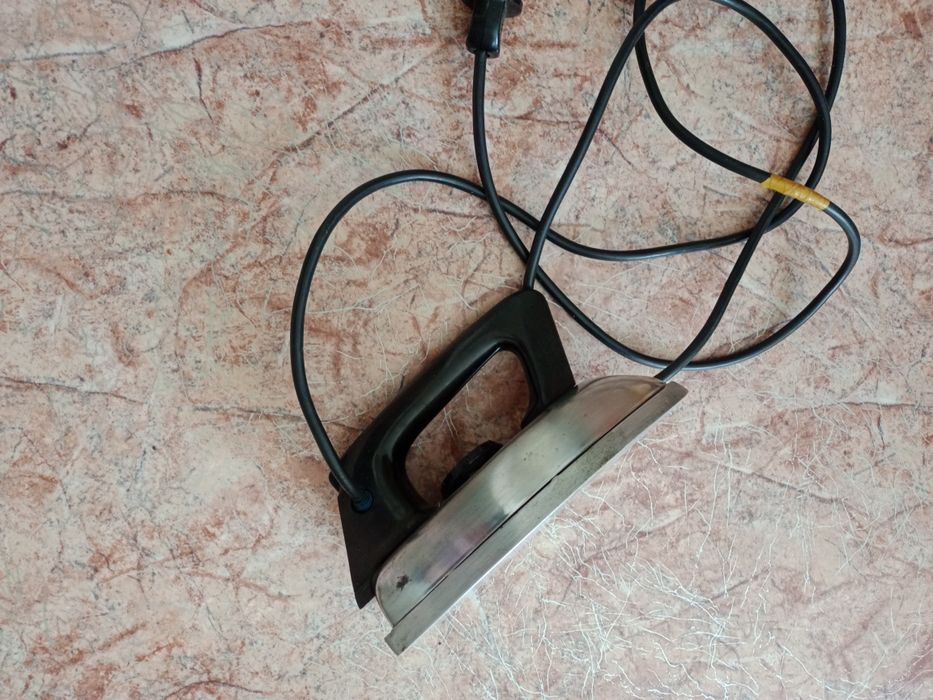 Продам утюг электрический