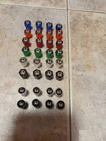 Капачки за винтили 4бр с лого