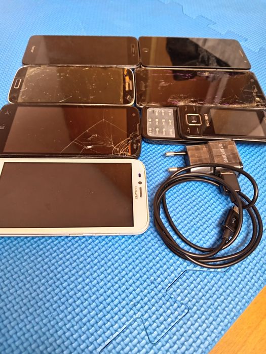 Телефони за части