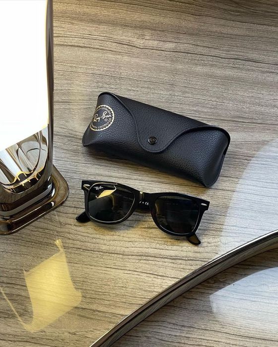 Солнцезащитные очки Ray-Ban Wayfarer Classic