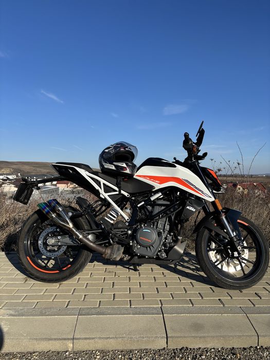 KTM duke 390cc 2022 in stare foarte buna km putini pret bun o vand pentru a mi cumpara un motor mai mare