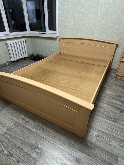 Кровать с предкроватными тумбами