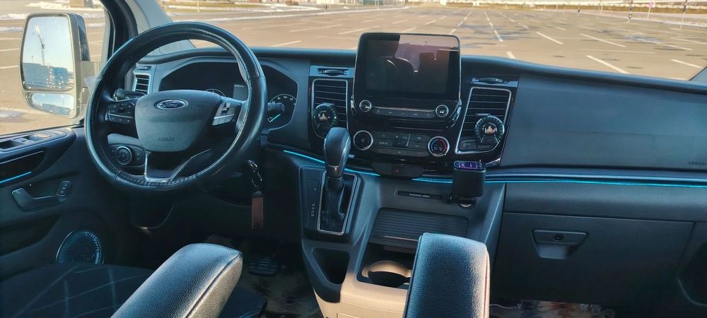Ford Tourneo Custom Ford turneo custom gama active. 8 locuri.  Motorizare 2.0 diesel 136 k