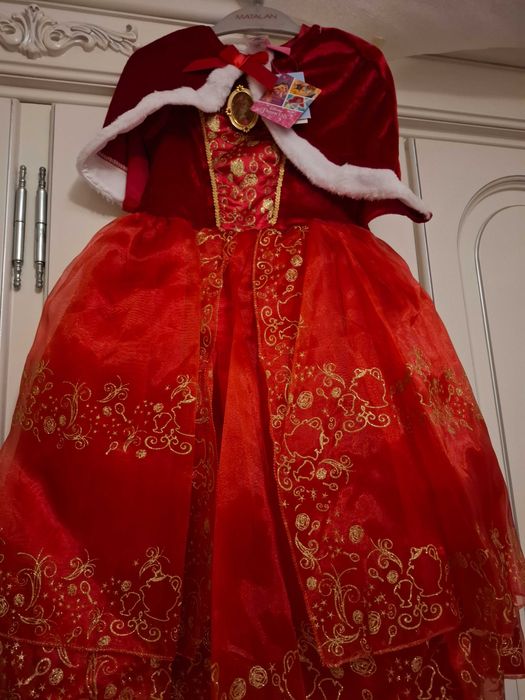 Rochie Craciunkta Belle cu crinolina, pelerina si brosa cu 2 fete 3ani