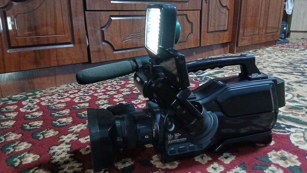 Sony DCR-1000 yaxshi holatda