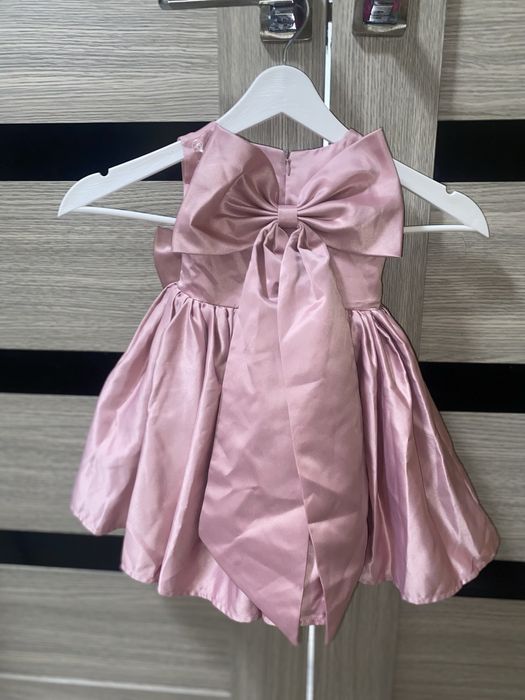 Продам платья 6-12 мес