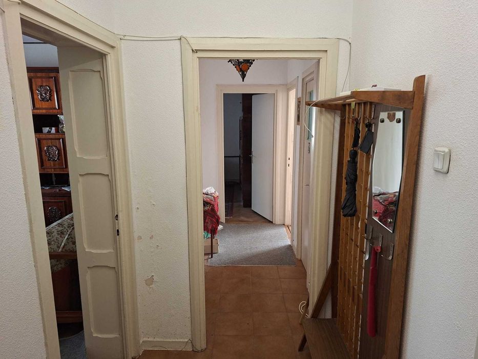 Vand Ap. 3 cam. Baile Olanesti, et. 1/3 in bloc cu curte