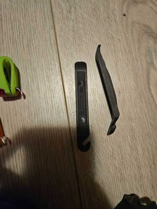 Accesorii bicicleta: lumini fata spate, lant antifurt, suport bidon