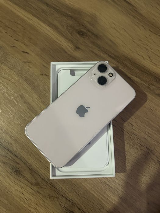 Айфон 13 в нежно-розовом