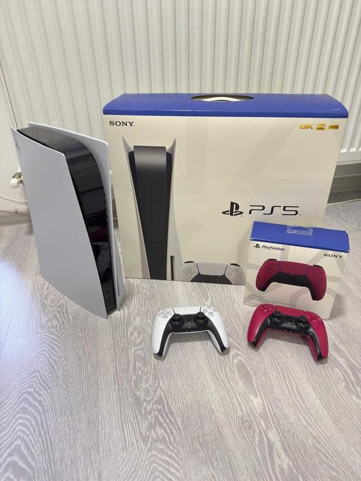 PlayStation 5 PS5 825GB Disc Edition + 2 Controllere (Cosmic Red) + Cutie Originală