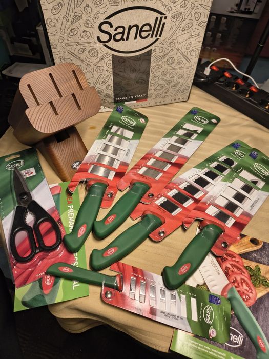 Sanelli - Блок с 5 ножа и ножици, черешово дърво - PREMANA PROFESSIONA