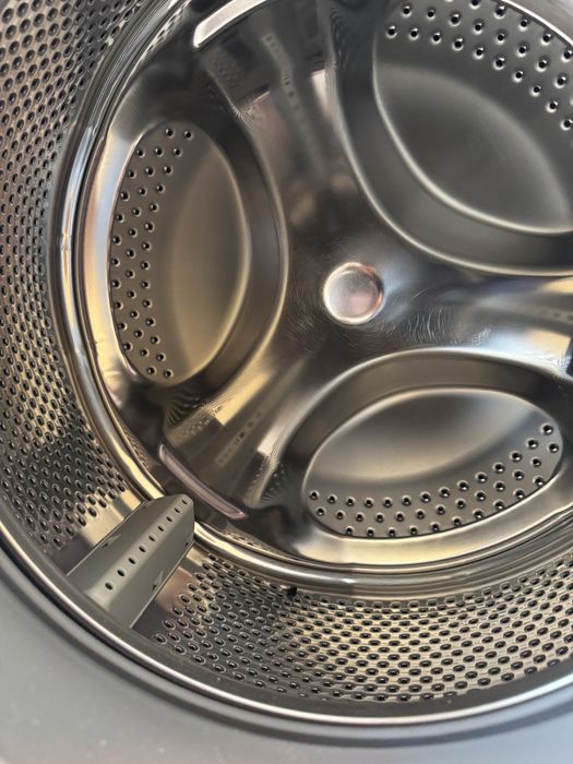 Пералня индезит чисто нова