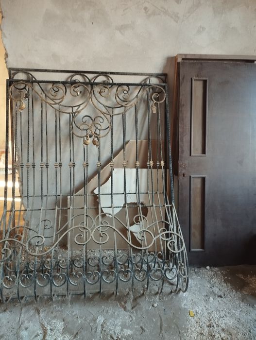 Решетка дерезага ва эшик бор