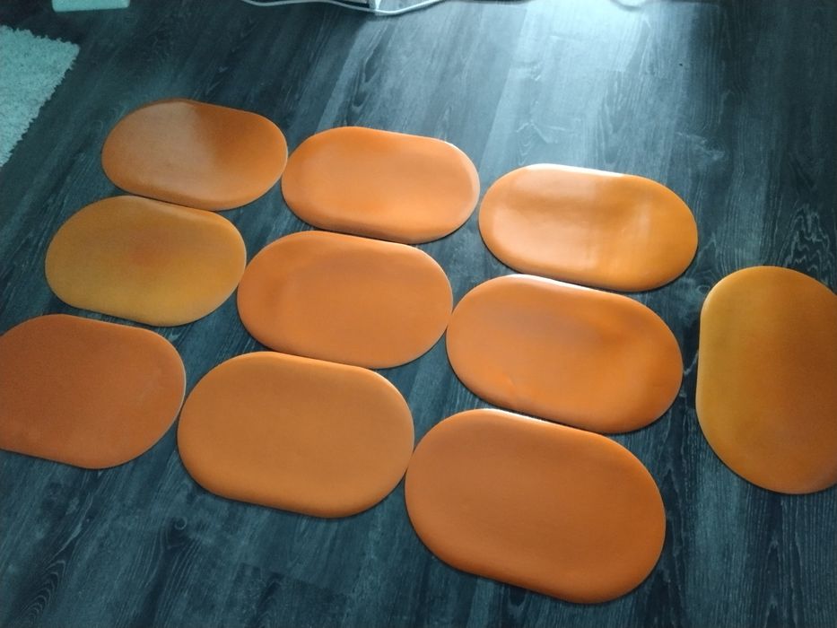 12 бр. Постелки за маса , и за чинии и прибори на масата ви