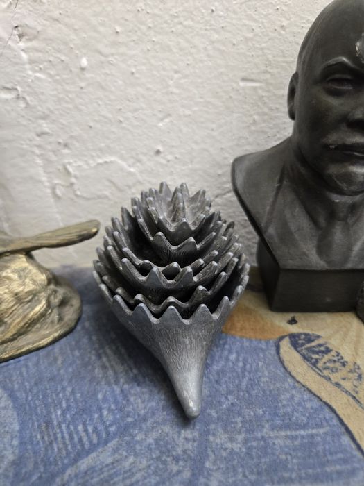 Статуэтки  разные