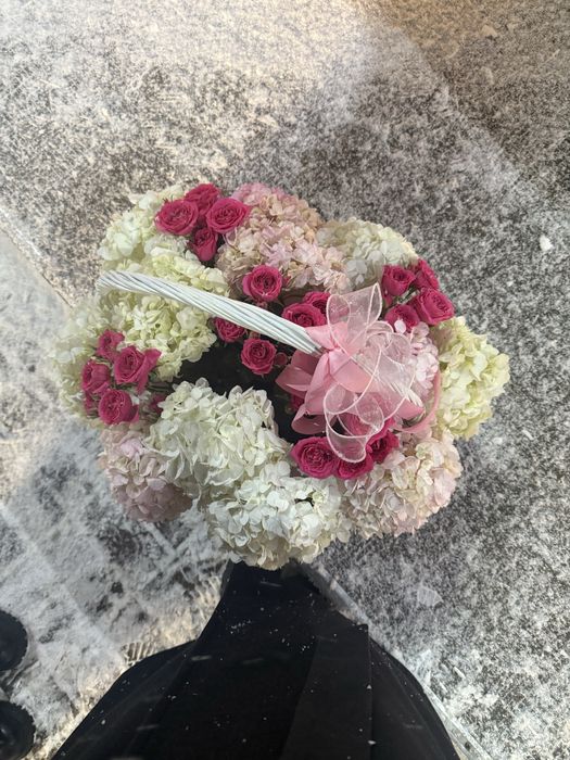 цветы в корзиной