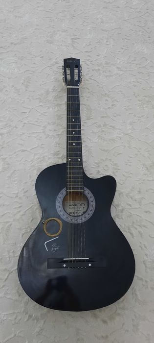 Продаётся Акустическая гитара