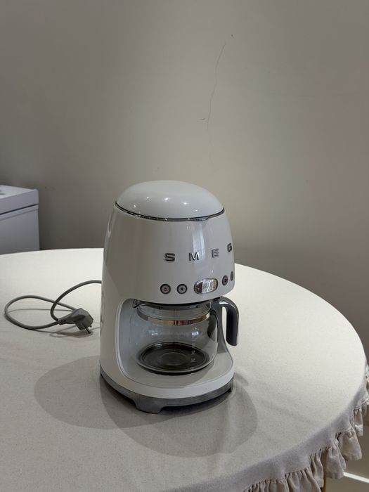 Кофеварка Smeg.