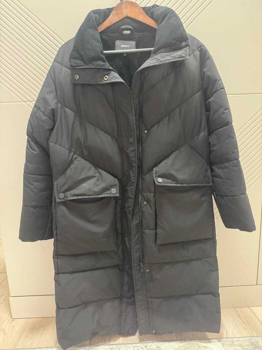 Продам зимний пуховик DKNY