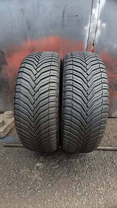 2броя всесезонни гуми 215/60/17 Michelin Cross Climate 2
dot3123
