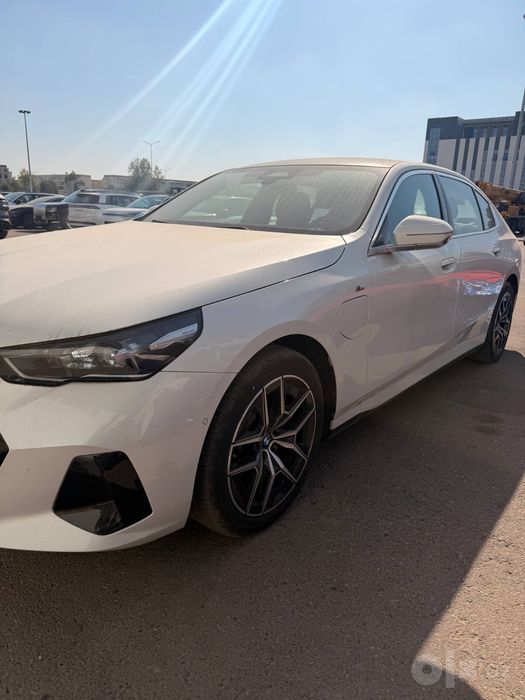 BMW i5 40L 2025 yil