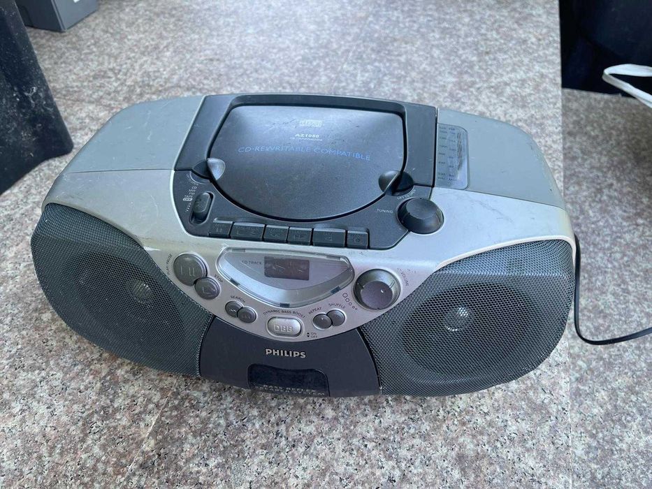 Radiocasetofon Philips AZ1080/00 cu CD, casetă și radio numai 50 lei!
