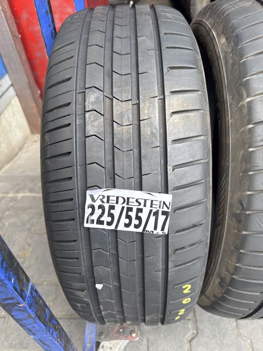 225/55/17 Vredestein