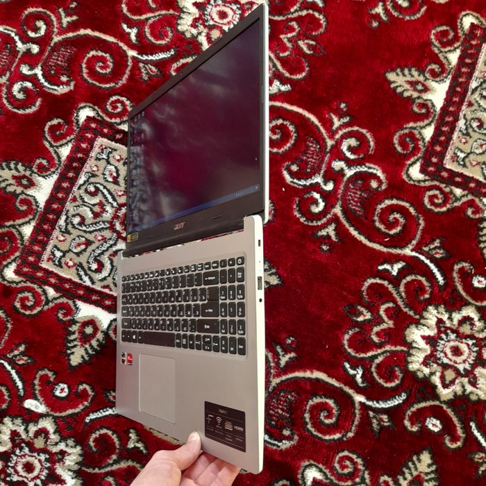 Acer rayzen 3 yamgi qardak bor