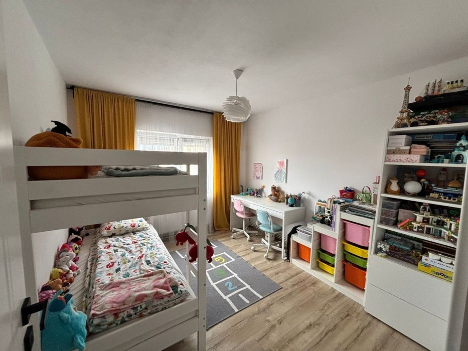 Apartament spațios cu 5 camere - Vlaicu, strada Poetului