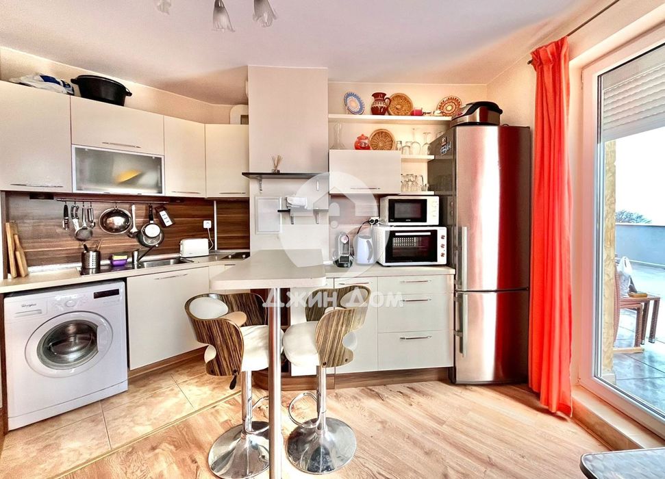 Тристаен апартамент с ГЛЕДКА МОРЕ в к-с „Мелия 10“, с. Равда