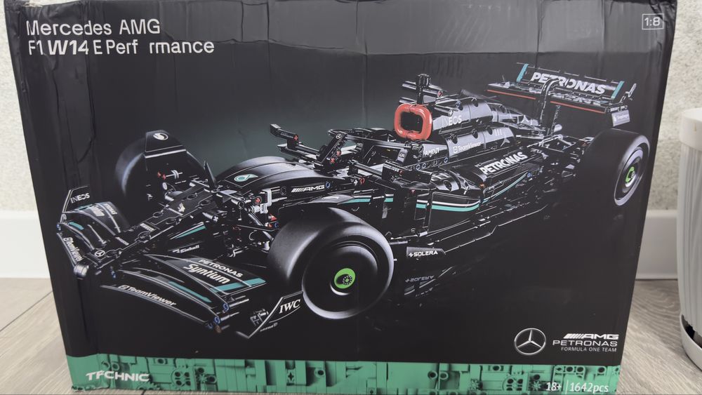 Продам лего формула 1 мерседез(реплика)