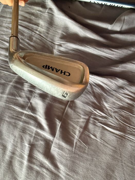 Set de golf Bennington cu crose de CHAMP si Mizuno Mp 56-11