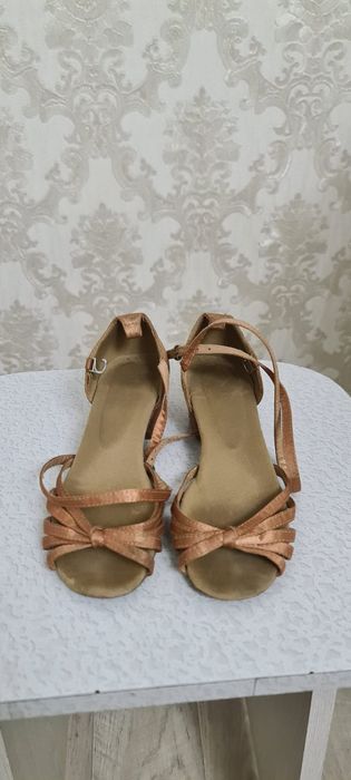 Продам танцевальные туфли