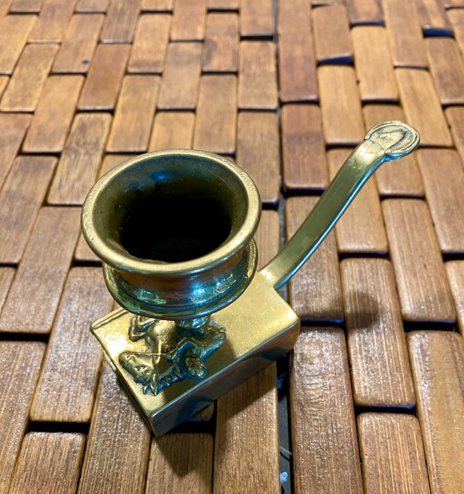 #1504# Малък масивен свещник. Бронз/лаунс. Винтидж.