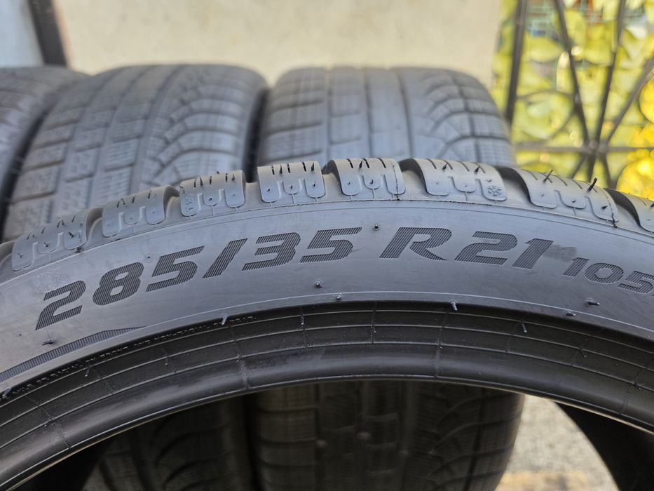 Vand patru anvelope de iarna pirelli 255 40 21/ 285 35 21 dot 3325⁸