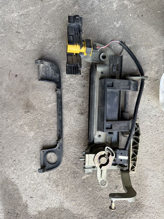 Пассажирская ручка двери на БМВ Е36