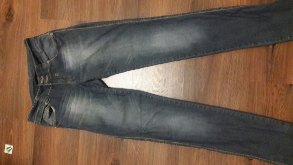 Продам джинсы новые