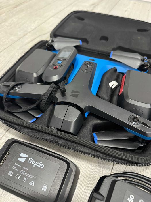 Продавам дрон Skydio 2 - 2 бр , 5 батерии, хъб , управление, beacon