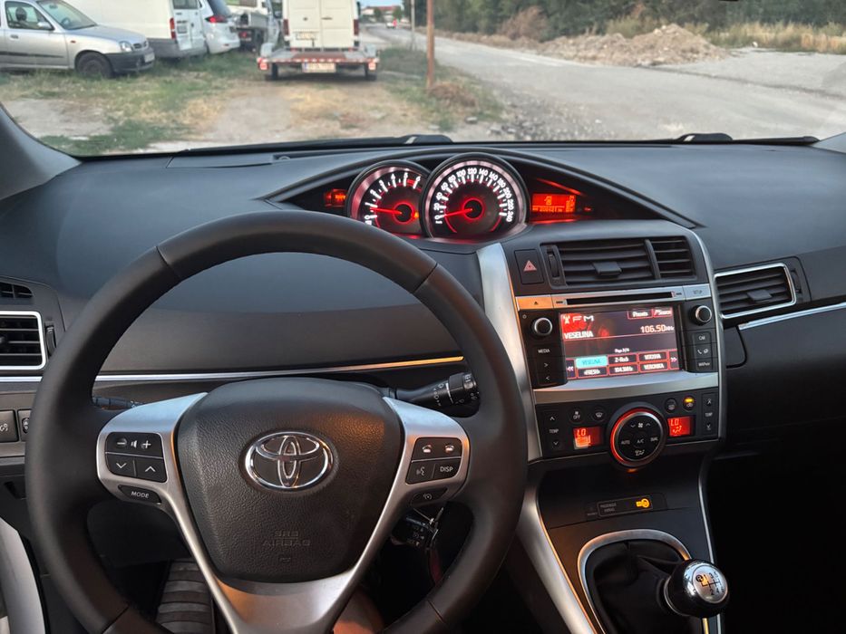 Toyota Verso   2.0 D4D 125 коня 2014