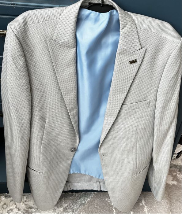 Продам костюм 3ка