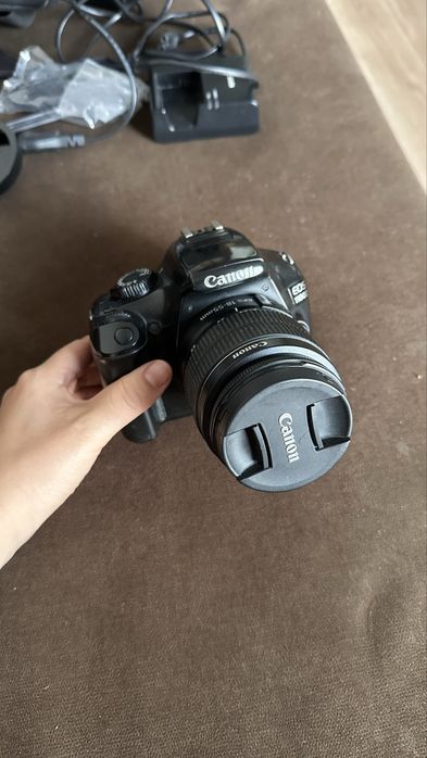 Canon 1100 D с объективом