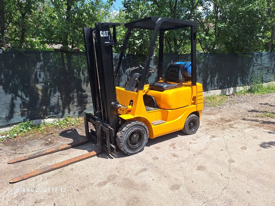 Închiriere motostivuitor încarcare descarcare marfa paleti stivuitor