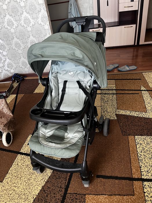 Продается детская коляска Joie