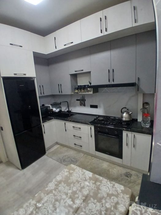Яккасарай.Продам 3х комн квартиру в центре. 78кв/м  кирпич высокопотол