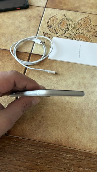 Iphone SE 128GB Пефектен