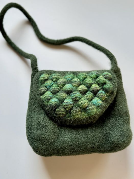 Posete din lana tricotate și impaslite