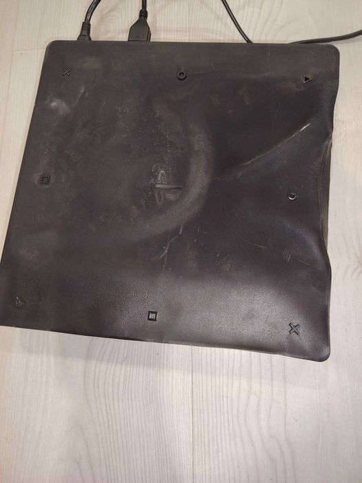 Продавам Sony PS 4 slim на части или за ремонт